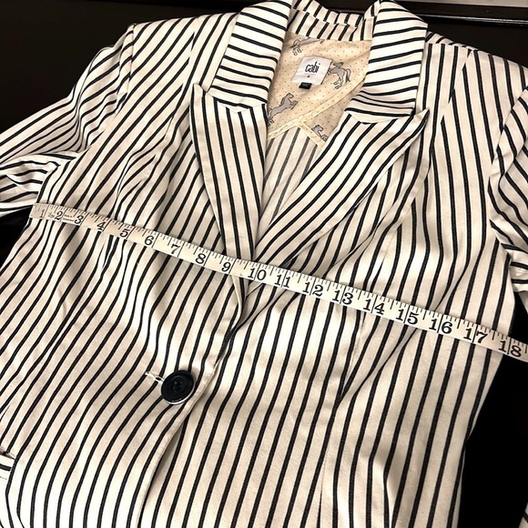 Cabi Olé Bell Sleeve Navy Striped Blazer
Jacket Size 6 - Picture 8 of 13